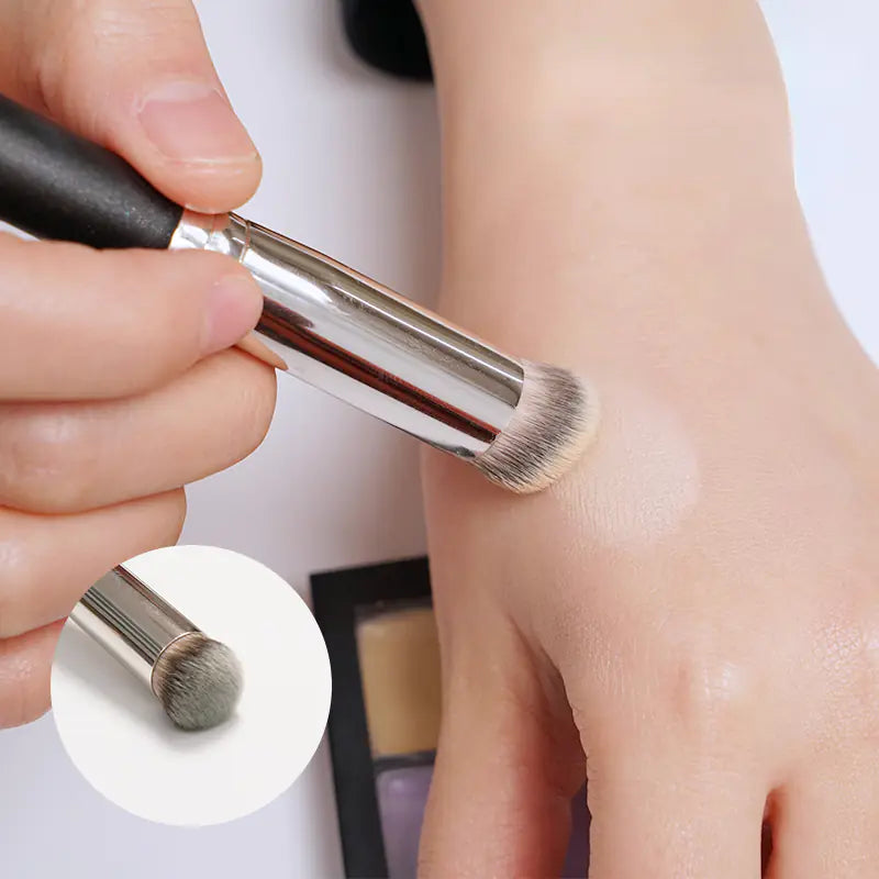 Precision Concealer and Foundation Brush