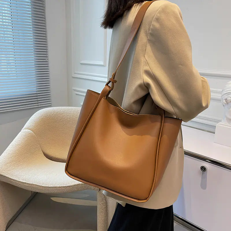 The Shoulder Tote