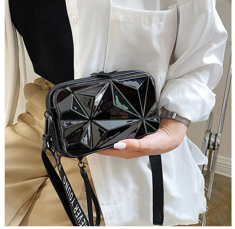 Compact Diamond Shell Makeup Bag