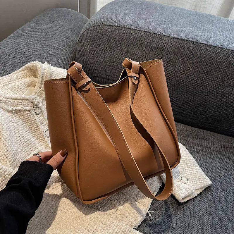 The Shoulder Tote