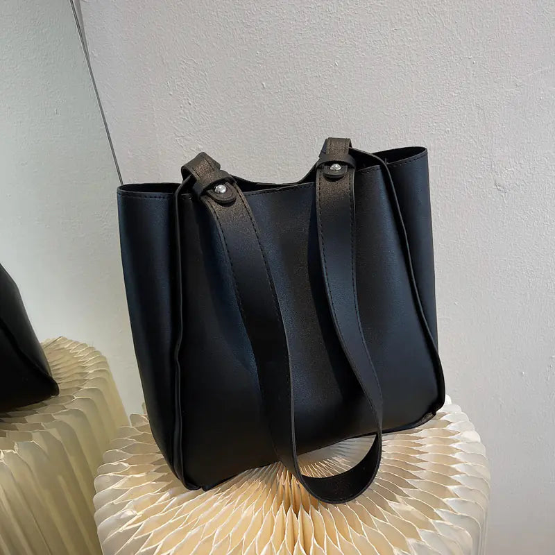 The Shoulder Tote